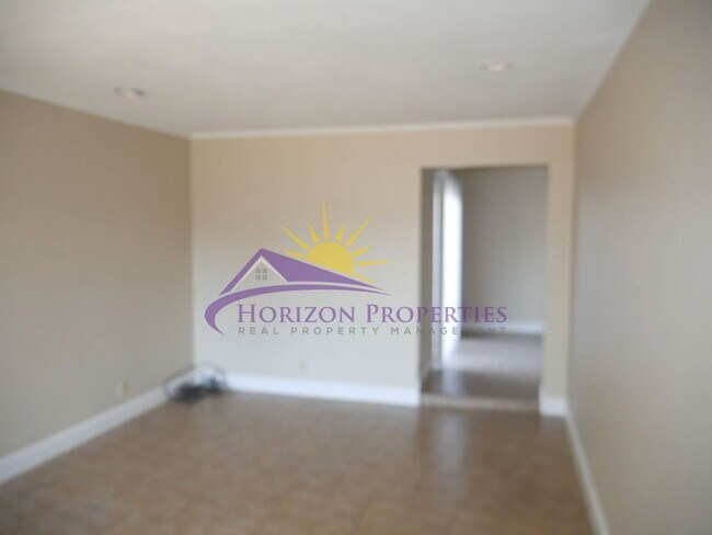 Building Photo - 5566-5568 Hillsdale Blvd