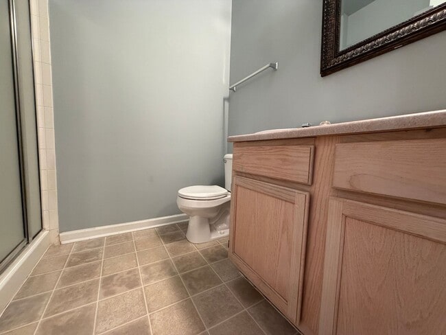 Building Photo - 810 Beverley Dr