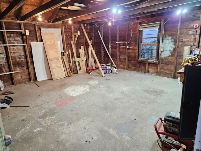 Building Photo - 1420 Morris Crescent