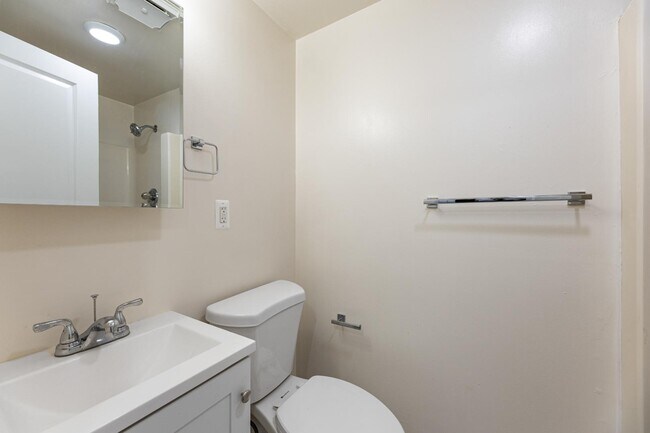 Building Photo - 1916 Eutaw Pl