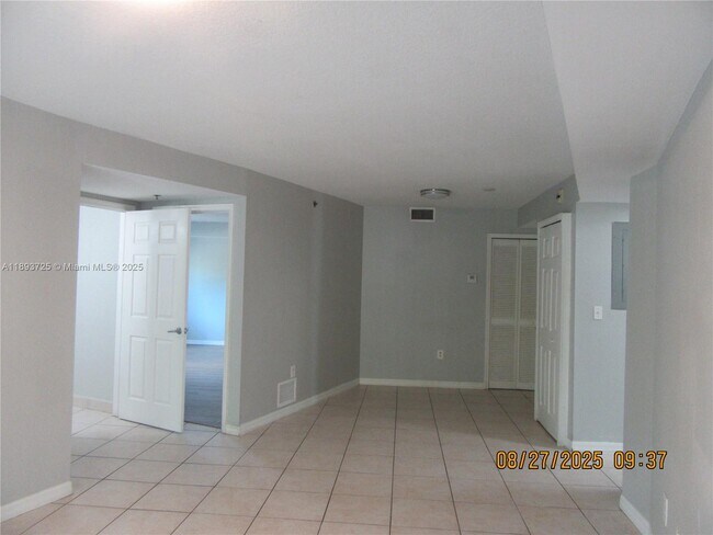 Building Photo - 2475 NW 16th St Rd