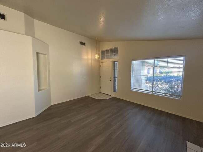 Building Photo - 51 N Del Pueblo Pl