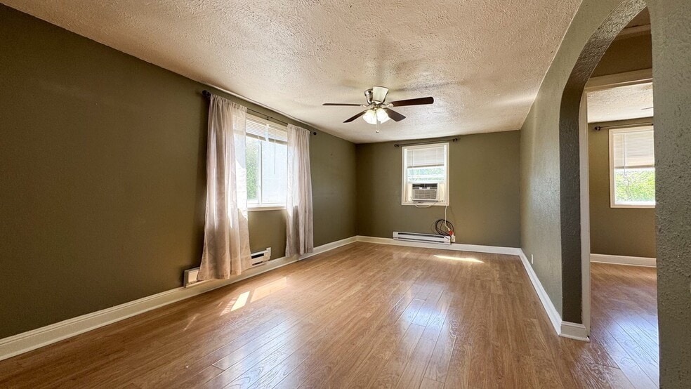 Building Photo - 321 S Walnut St