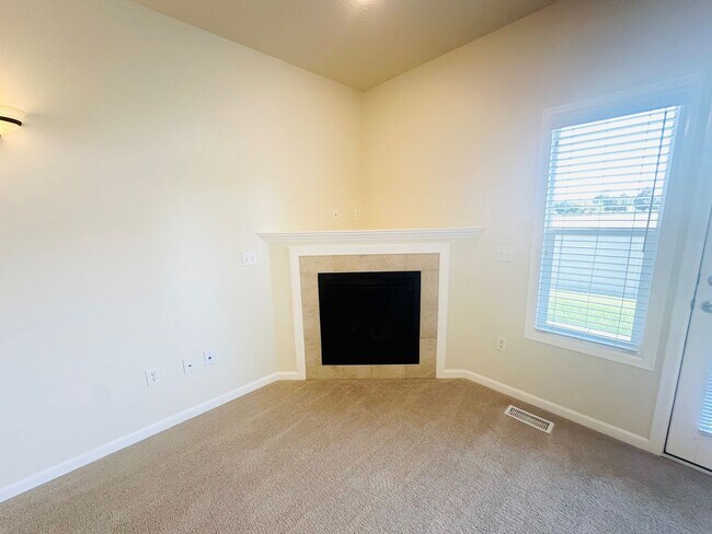 Building Photo - Exceptionally maintained Single level 3 bedroom home available soon!