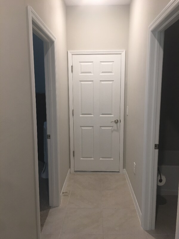 Building Photo - 1126 S Town and River Dr