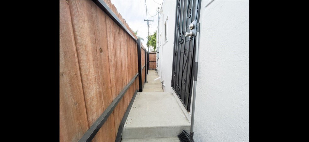 Building Photo - 519 E Dayman St