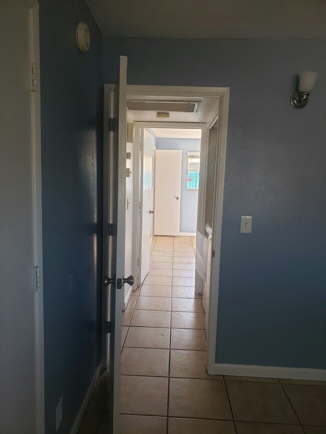 Building Photo - 3560 N Tucson Blvd