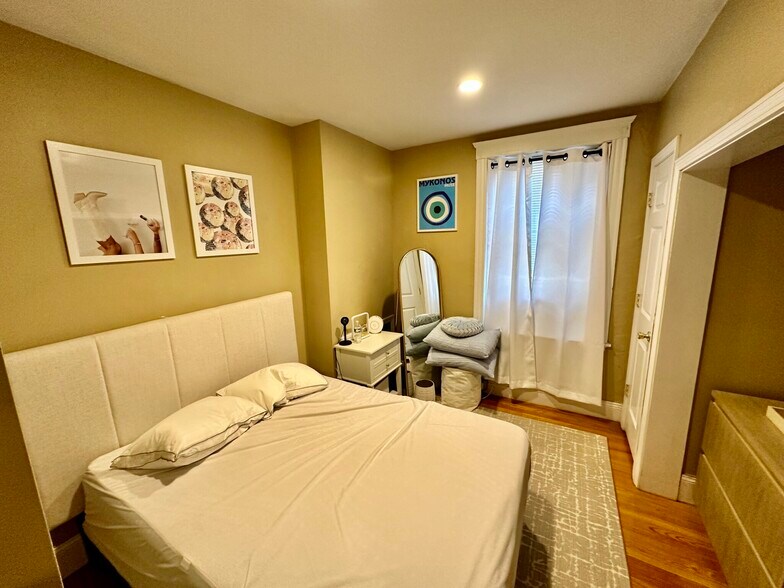 Building Photo - 56 Egmont St