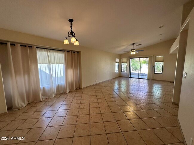 Building Photo - 14462 N Sherwood Dr