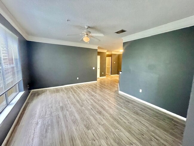 Building Photo - Orlando - 2 Bedroom, 2 Bathroom - $1695.00