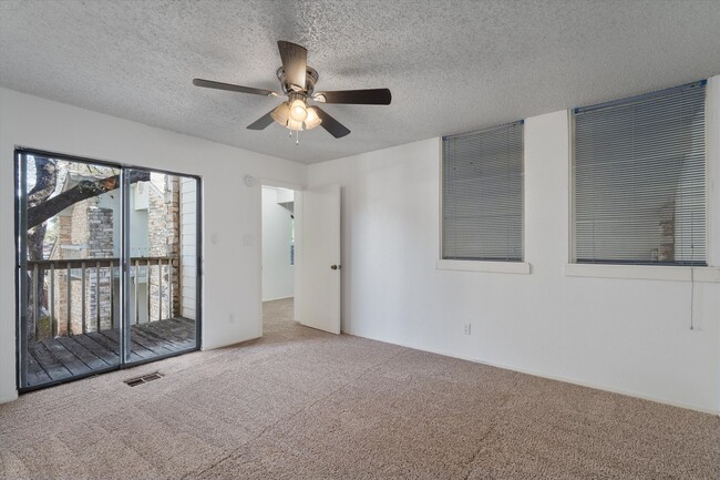 Building Photo - 3610 Fleetwood Dr