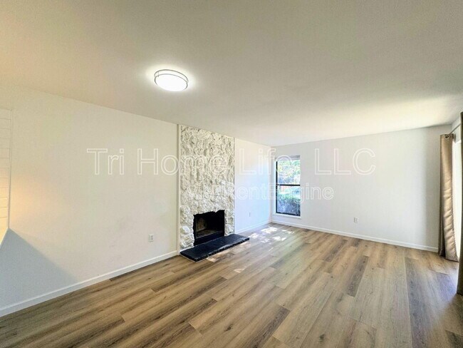 Building Photo - 6400 S Dayton St