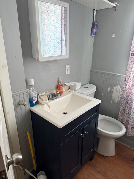 Building Photo - 167 Walnut St