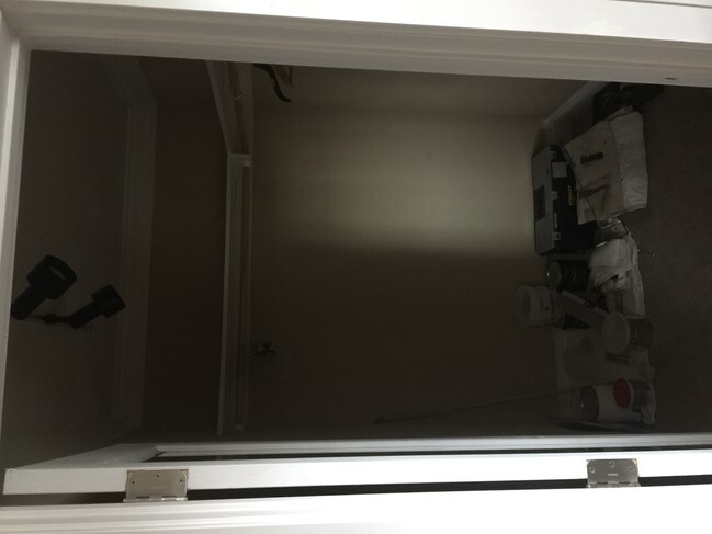 Closet - 1009 Sycamore Dr