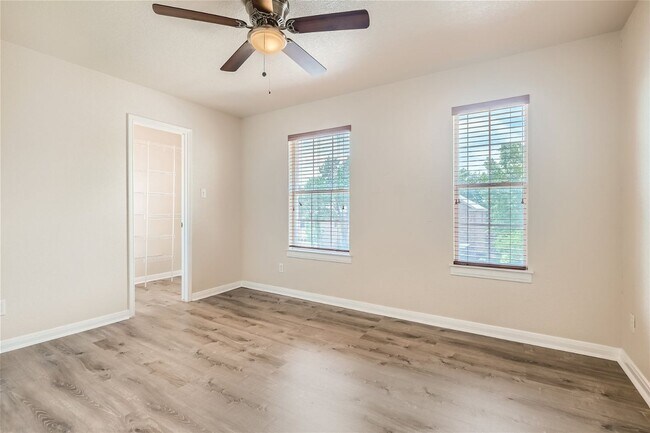 Building Photo - Over 3300 Square Feet