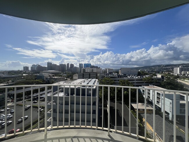 Building Photo - 710 Lunalilo St