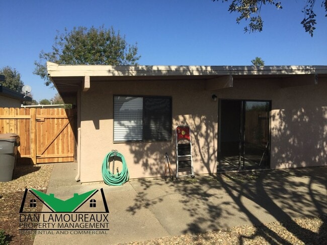 Building Photo - 3 bedroom home in Southwest Woodland