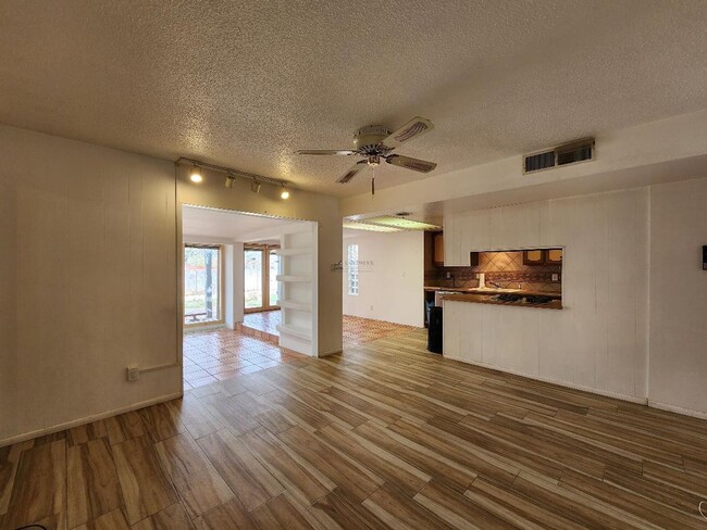 Building Photo - 1114 Camino Consuelo
