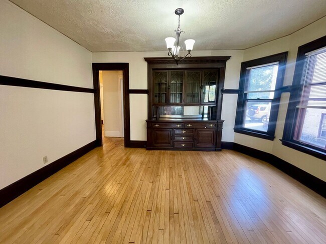 Building Photo - 2570 N Murray Ave