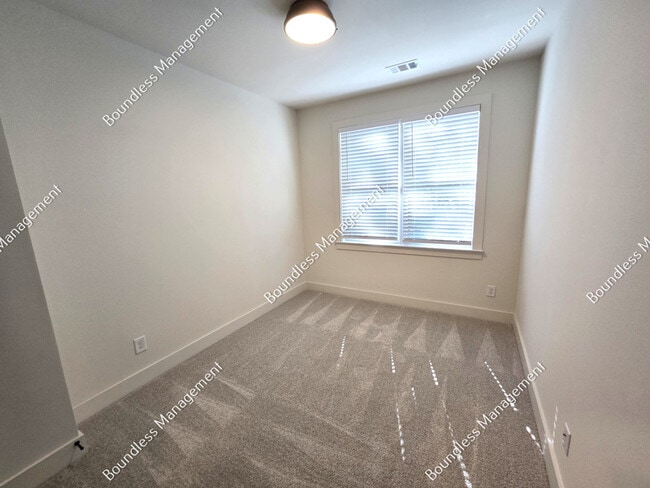 Building Photo - 340 Eugenia St SW