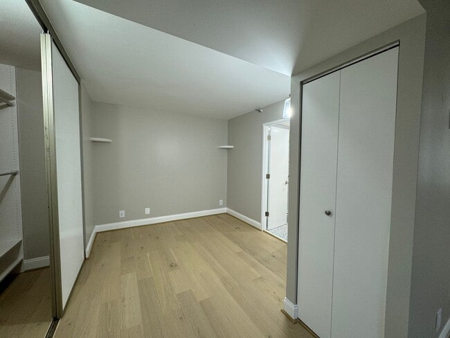 Building Photo - Direct Indoor Access to Ballston Metro with this Luxury 1 Bedroom 1 Bath Condo in Beautiful Alta ...