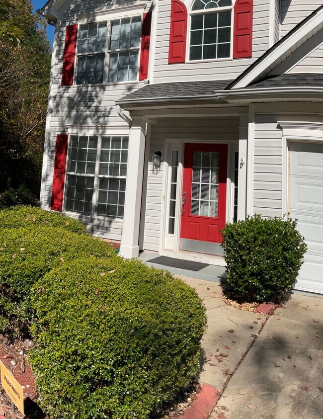 Building Photo - Quiet Neighborhood- Large family living!