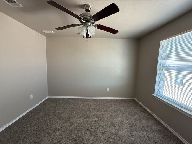 Building Photo - 704 E College St