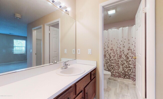 Building Photo - 1019 Waters Edge Dr