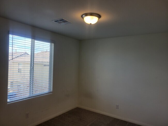 Building Photo - Beautiful 4 bedroom home!