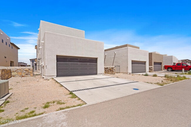 Building Photo - 4549 Mark Avizo
