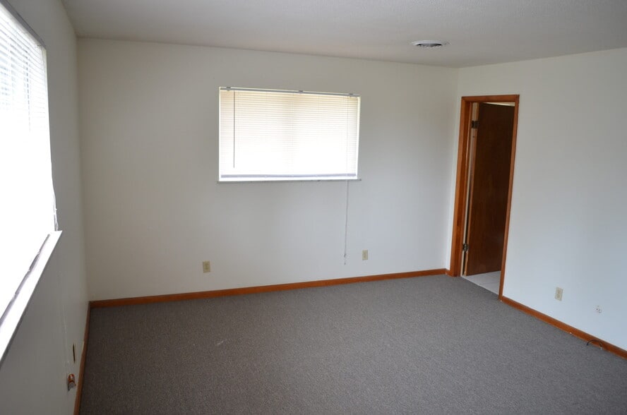 Building Photo - 93 Wonderhill Dr