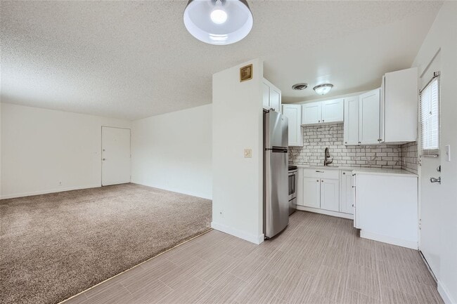 Building Photo - 12737 Greenwood Ave N