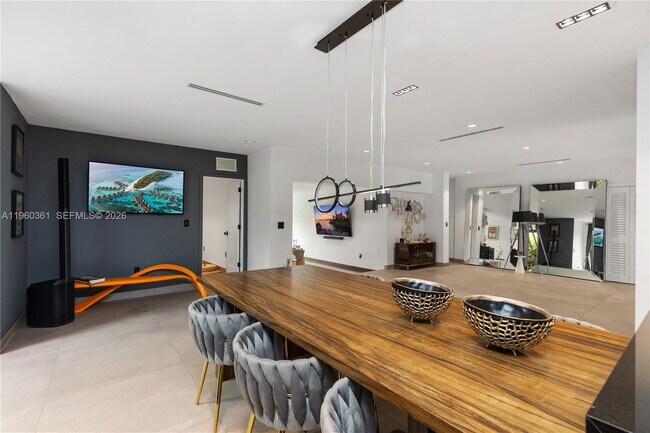 Building Photo - 63 SW 31st Rd