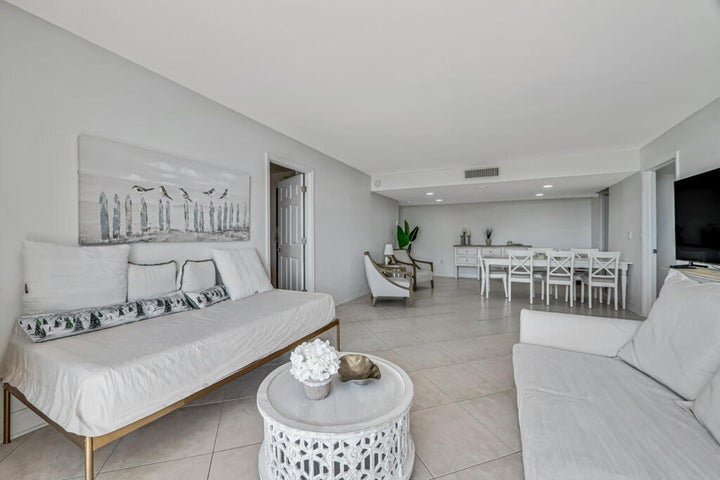 Building Photo - 5600 N Flagler Dr