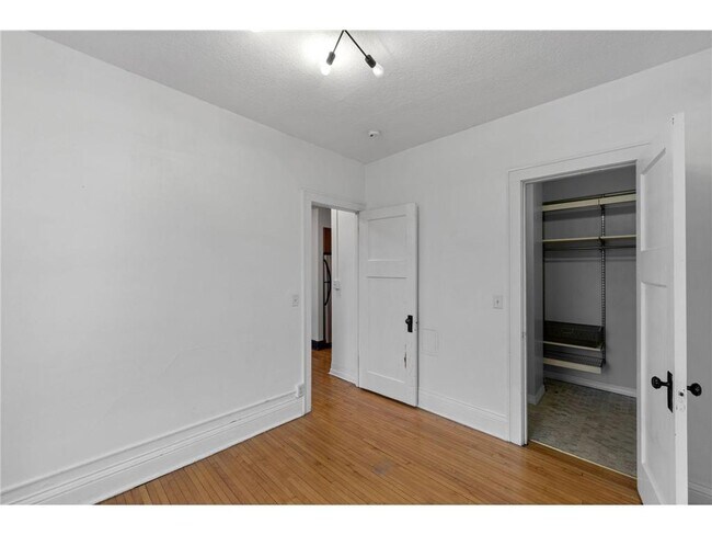 Building Photo - 2881 Irving Ave S