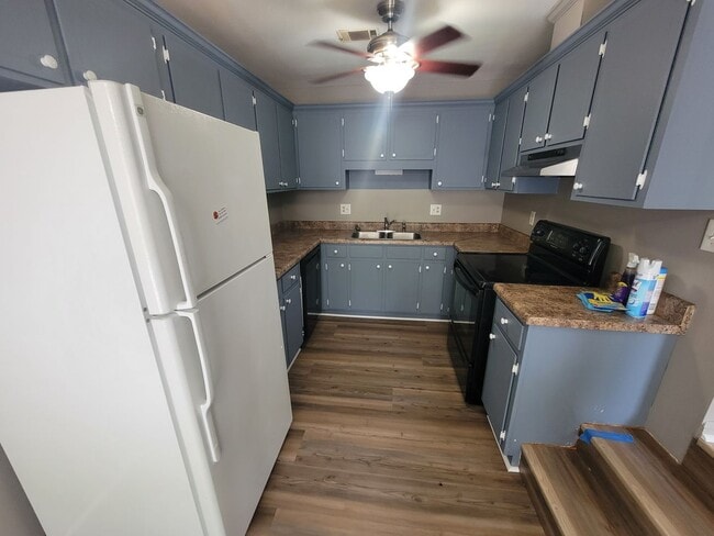 Building Photo - 3737 Woodcock Dr