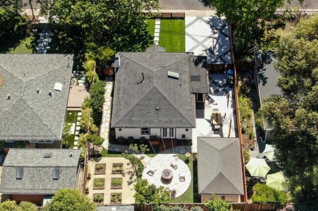 Building Photo - 381 McKendry Dr