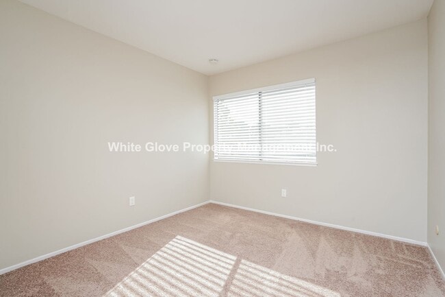 Building Photo - Charming Remodeled 3-Bedroom Townhome on Cul-de-Sac Near Greenbelt & Pool