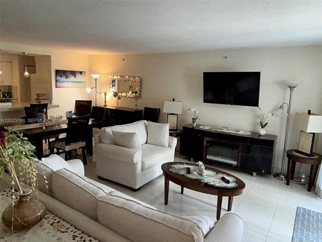 Building Photo - 6917 Collins Ave