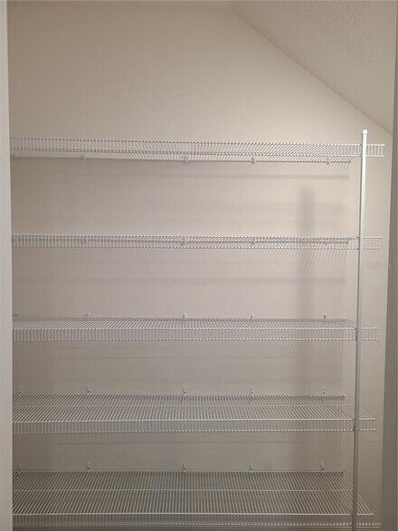 Building Photo - Beautiful 2-Bedroom Townhouse in Tampa | Brand New Paint & Vinyl Floors!