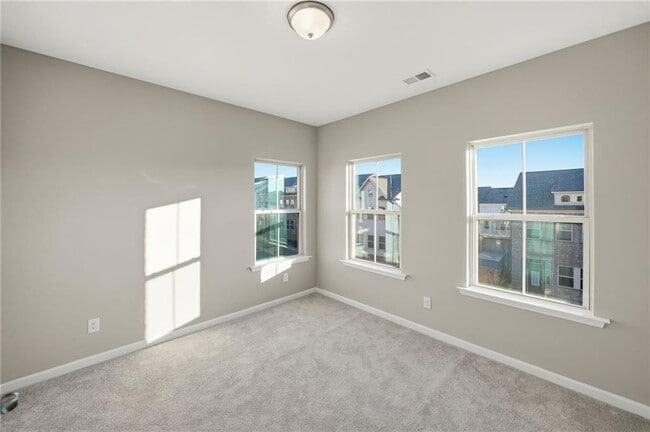 Building Photo - 318 Commons Ave