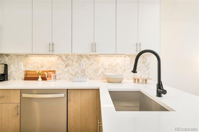 Primary Photo - 2105 S Galapago St