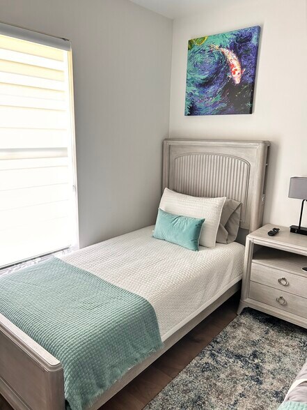 Building Photo - 6205 SE Circle St