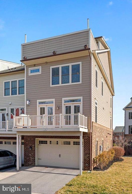 Building Photo - 9134 Kenway Ln