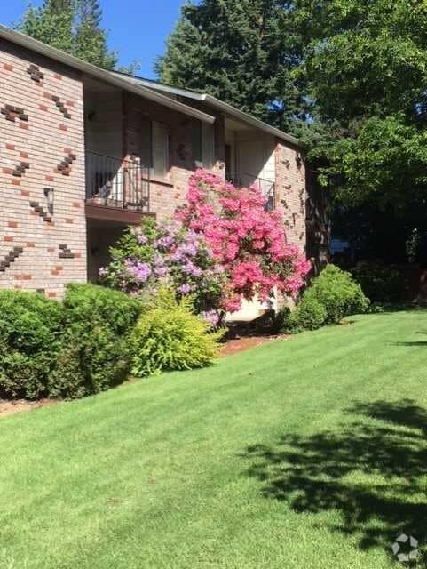 Building Photo - Royal Pines