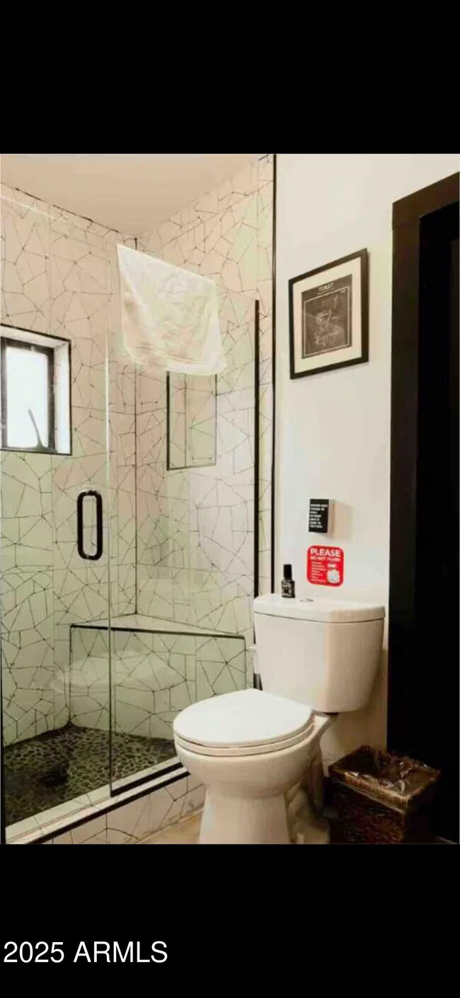 Building Photo - 1055 E Whitton Ave