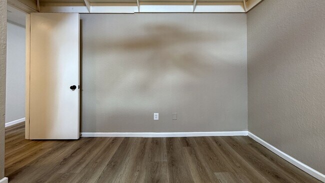 Building Photo - 6388 93rd Terrace N