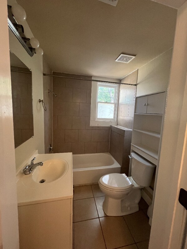 Building Photo - 410 E Carson St