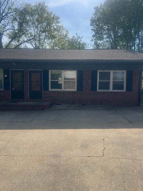 Building Photo - 529 E Sharpe St