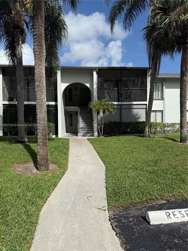 Primary Photo - 1014 Green Pine Blvd